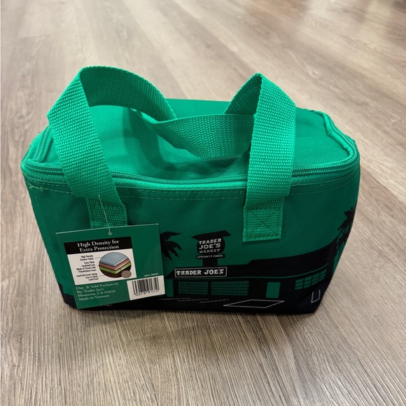 Trader Joe’s insulated mini cooler tote - green - Picture 4 of 10